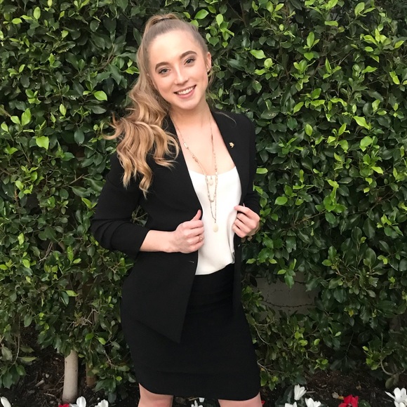 Meet your Posher, Brooke - Picture 1 of 1